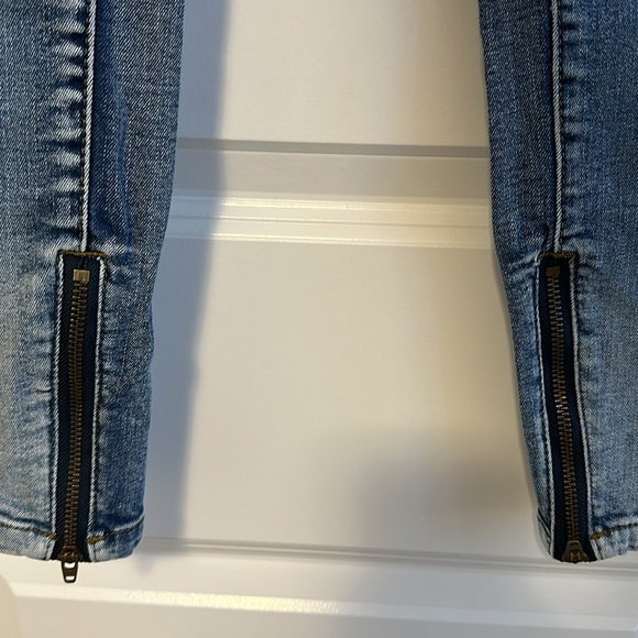 ARITZIA - one teaspoon - distressed jeans - size 26 - Picture 3 of 4